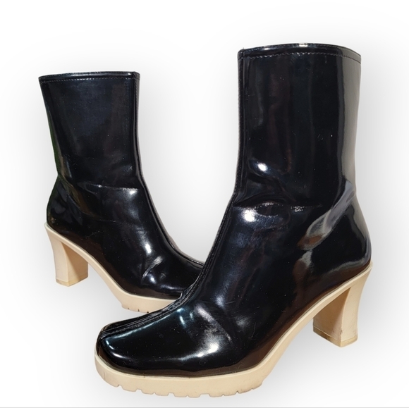 Vintage Banana Republic Black Patent Ankle Boots treaded heels Size 5 - Picture 1 of 16